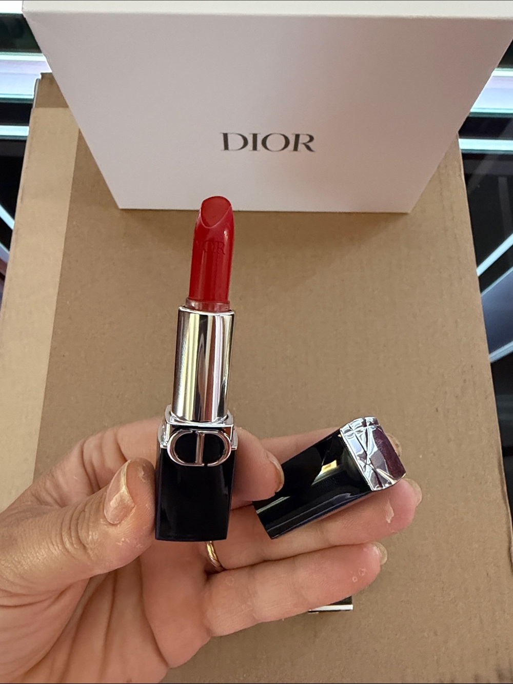 Dior Red Patent Cosmetic Pouch with 2 lipsticks and Le serum sample - Picture 5 of 8
